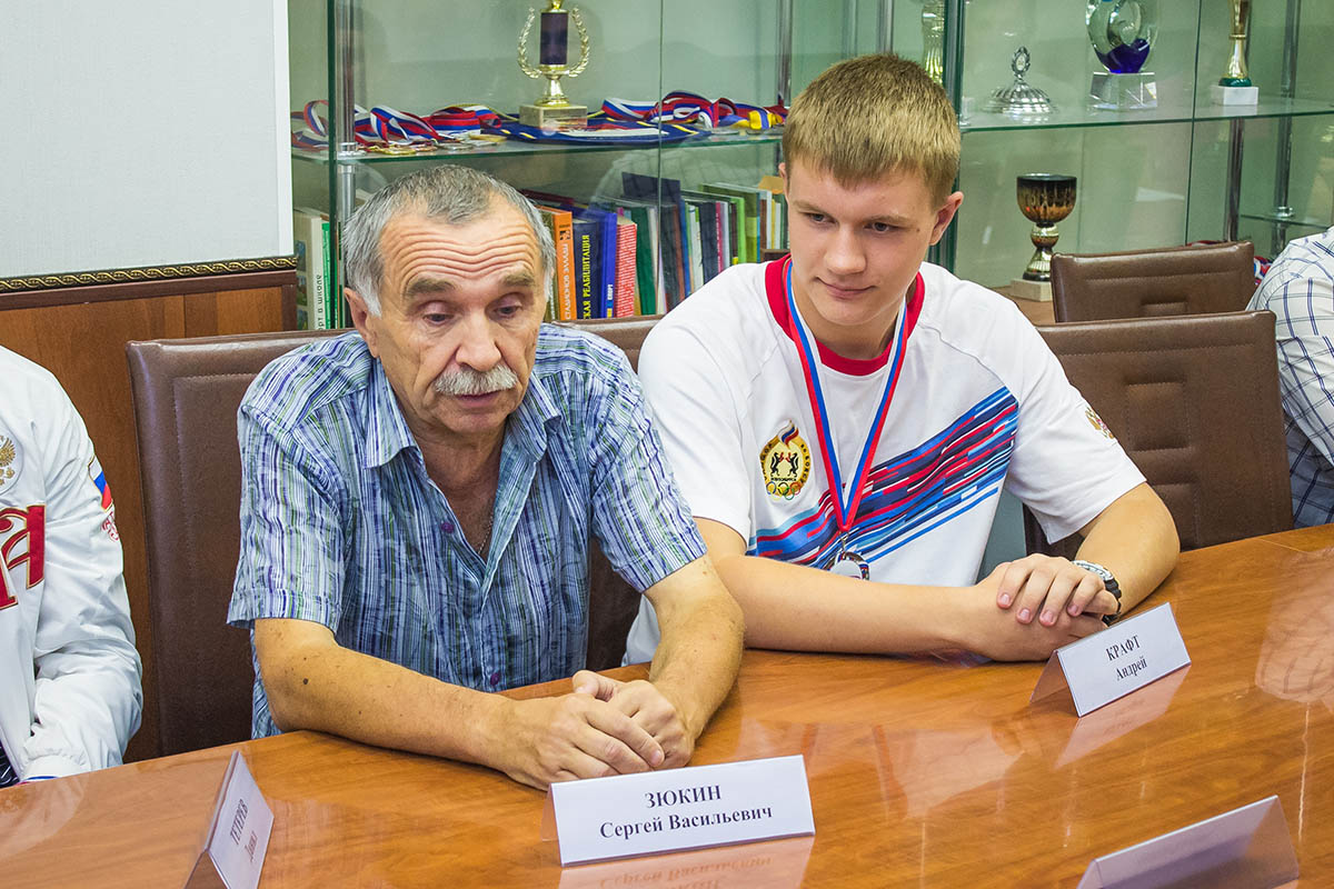 Номер тренера. Зюкин Сергей Васильевич Новосибирск. Зюкин Сергей Васильевич электрон. Сергей Васильевич Дзюкин бокс. Тренер бокса Новосибирска Зюкин.